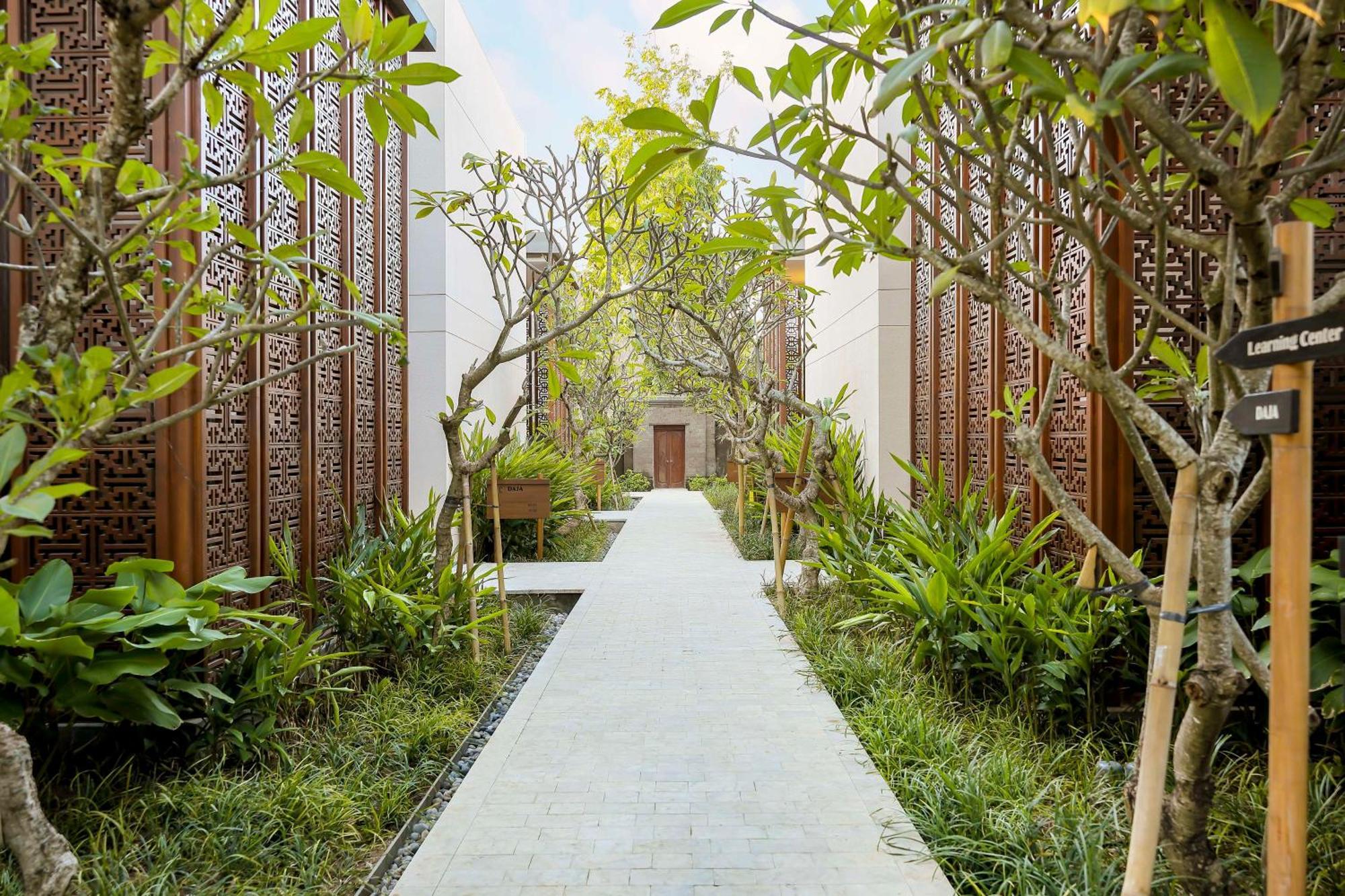 Отель Andaz Bali - A Concept By Hyatt Санур Экстерьер фото